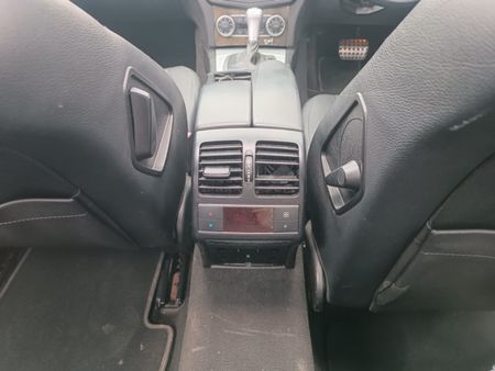 2010-Mercedes-Benz-C-Class-C-350-CDI-Avantgarde-Auto_9