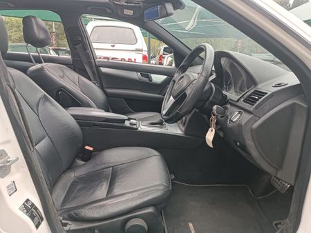 2010-Mercedes-Benz-C-Class-C-350-CDI-Avantgarde-Auto_8