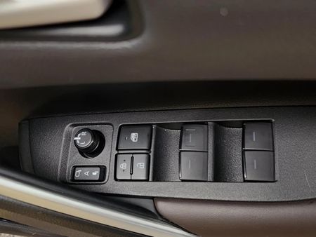 2026-Toyota-Corolla-Cross-18-XS-Hybrid_14