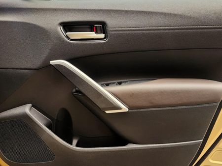 2026-Toyota-Corolla-Cross-18-XS-Hybrid_15