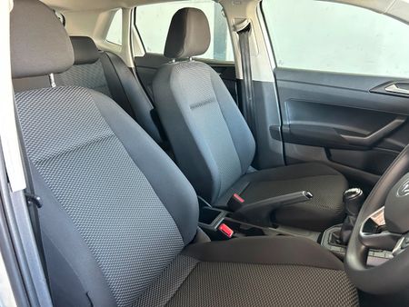 2021-Volkswagen-Polo-10-TSI-Life_10