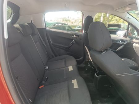 2021-Peugeot-208-12-Active_9