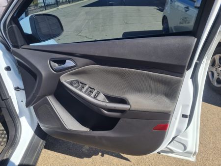2013-Ford-Focus-14_14