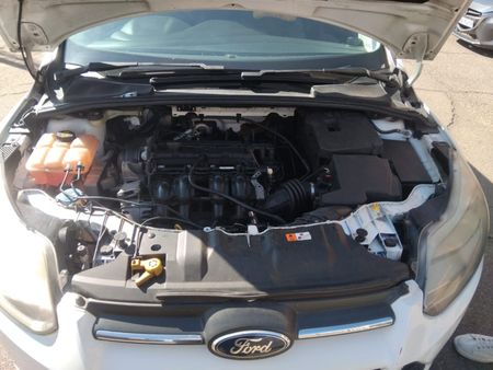 2013-Ford-Focus-14_17