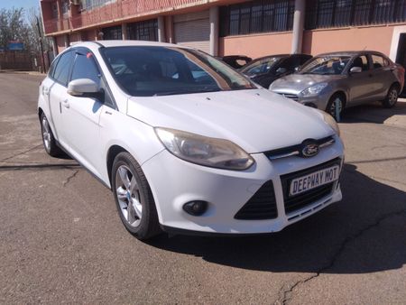 2013-Ford-Focus-14_1