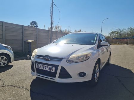 2013-Ford-Focus-14_2