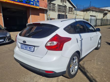 2013-Ford-Focus-14_3