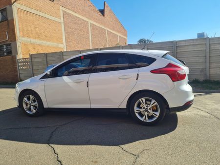 2013-Ford-Focus-14_5