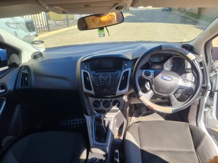 2013-Ford-Focus-14_7