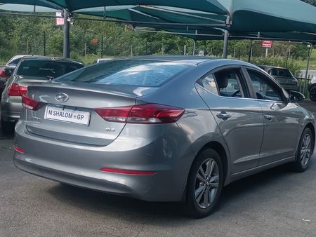 2019-Hyundai-Elantra-16-Executive_3
