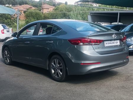 2019-Hyundai-Elantra-16-Executive_4