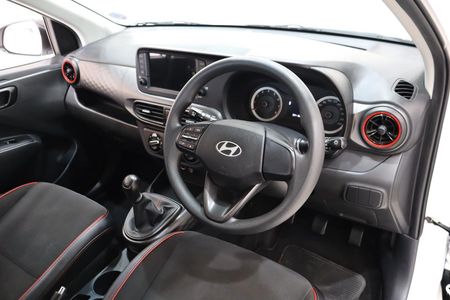 2024-Hyundai-Grand-i10-10-Motion_9