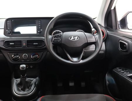 2024-Hyundai-Grand-i10-10-Motion_11