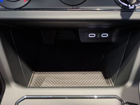2026-Volkswagen-Polo-10-TSI_17