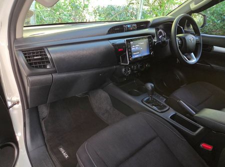 2025-Toyota-Hilux-24-GD-6-Raised-Body-Raider-Auto-Double-Cab_10