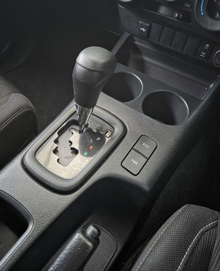 2025-Toyota-Hilux-24-GD-6-Raised-Body-Raider-Auto-Double-Cab_13