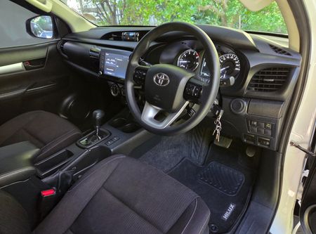 2025-Toyota-Hilux-24-GD-6-Raised-Body-Raider-Auto-Double-Cab_7