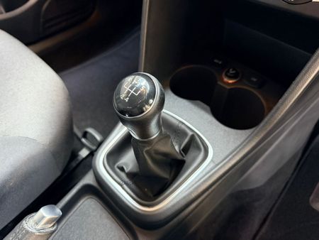 2015-Volkswagen-Polo-GP-12-TSI-Comfortline-66kW_11