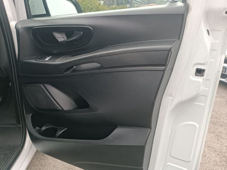 2023-Mercedes-Benz-Vito-111-16-CDI-Panel-Van_12