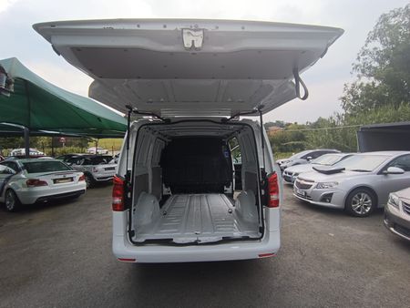 2023-Mercedes-Benz-Vito-111-16-CDI-Panel-Van_8