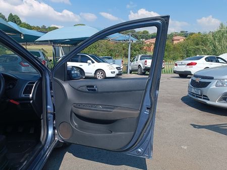 2014-Hyundai-i20-14D-Glide_9