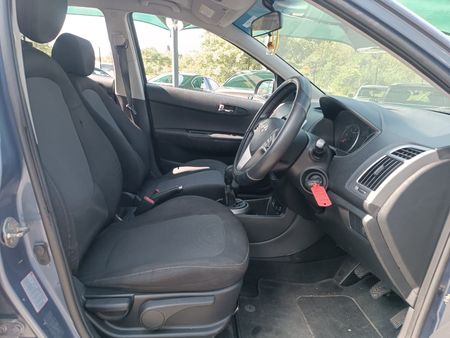 2014-Hyundai-i20-14D-Glide_10