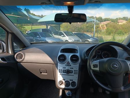 2014-Opel-Corsa-14-Sport-3-dr_10