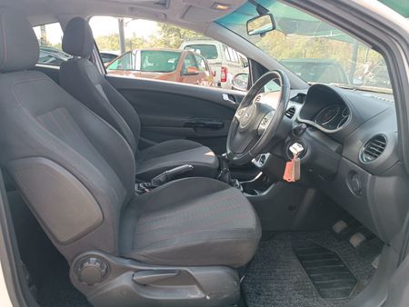 2014-Opel-Corsa-14-Sport-3-dr_13