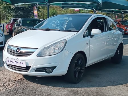 2014-Opel-Corsa-14-Sport-3-dr_1