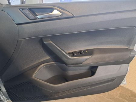 2024-Volkswagen-Polo-10-TSI_16