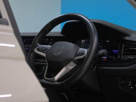 2023-Volkswagen-Polo-10-TSI-Highline-85kW_13