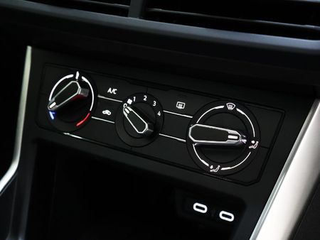 2023-Volkswagen-Polo-10-TSI-Highline-85kW_16