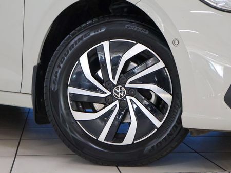 2023-Volkswagen-Polo-10-TSI-Highline-85kW_2