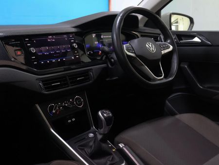 2023-Volkswagen-Polo-10-TSI-Highline-85kW_29
