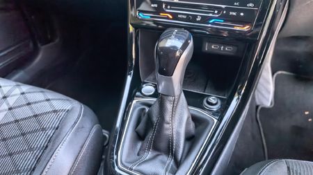2025-Volkswagen-T-Cross-10-TSI-R-Line-Auto_18