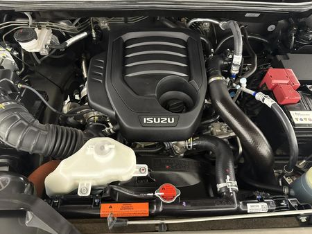 2023-Isuzu-D-Max-19-DDI-HR-LS-Double-Cab_11
