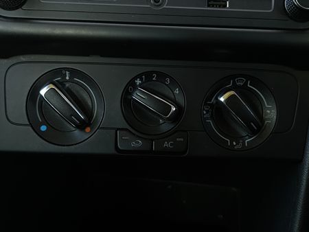 2019-Volkswagen-Polo-Vivo-16-Highline-5-dr_12