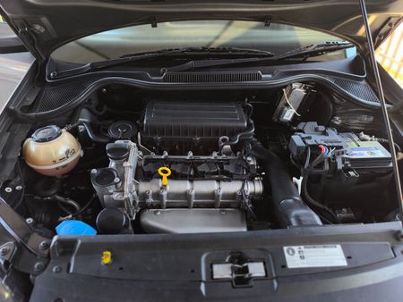 2019-Volkswagen-Polo-Vivo-16-Highline-5-dr_17