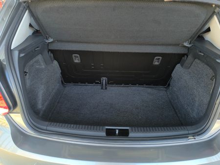 2019-Volkswagen-Polo-Vivo-16-Highline-5-dr_21