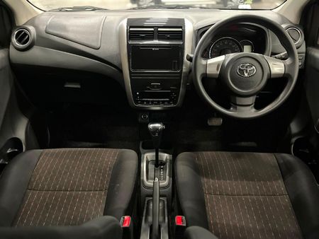 2022-Toyota-Agya-10-Auto_9