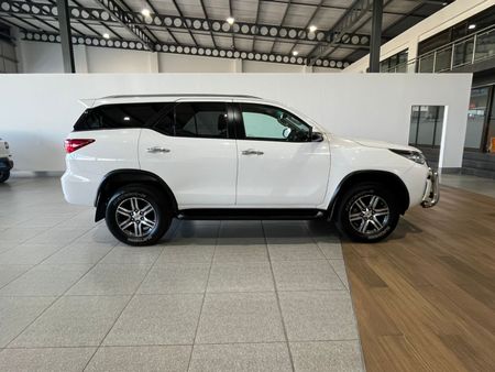 2018-Toyota-Fortuner-24-GD-6-Raised-Body-Auto_9