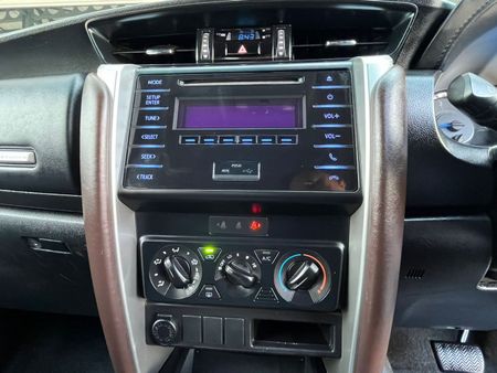 2018-Toyota-Fortuner-24-GD-6-Raised-Body-Auto_16
