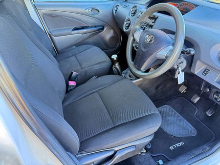 2018-Toyota-Etios-15-XS-5-dr_10
