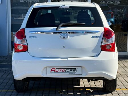 2018-Toyota-Etios-15-XS-5-dr_5