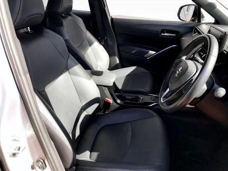2023-Toyota-Corolla-Cross-18-XS_13