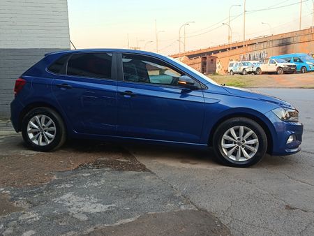 2020-Volkswagen-Polo-10-TSI-Trendline_10