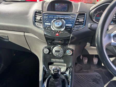 2015-Ford-Fiesta-10-EcoBoost-Titanium-5-dr_14