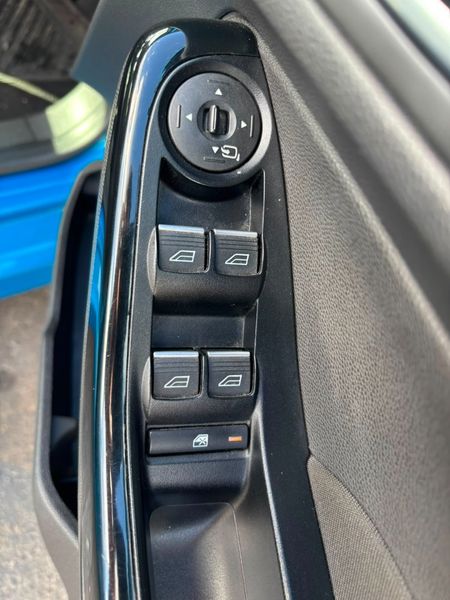 2015-Ford-Fiesta-10-EcoBoost-Titanium-5-dr_16