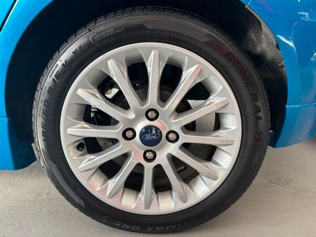 2015-Ford-Fiesta-10-EcoBoost-Titanium-5-dr_19
