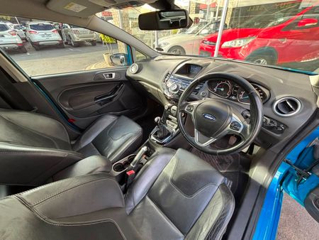 2015-Ford-Fiesta-10-EcoBoost-Titanium-5-dr_8
